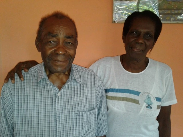 2Emilia y su esposo han consolidado una familia durante 47 anos convert.io