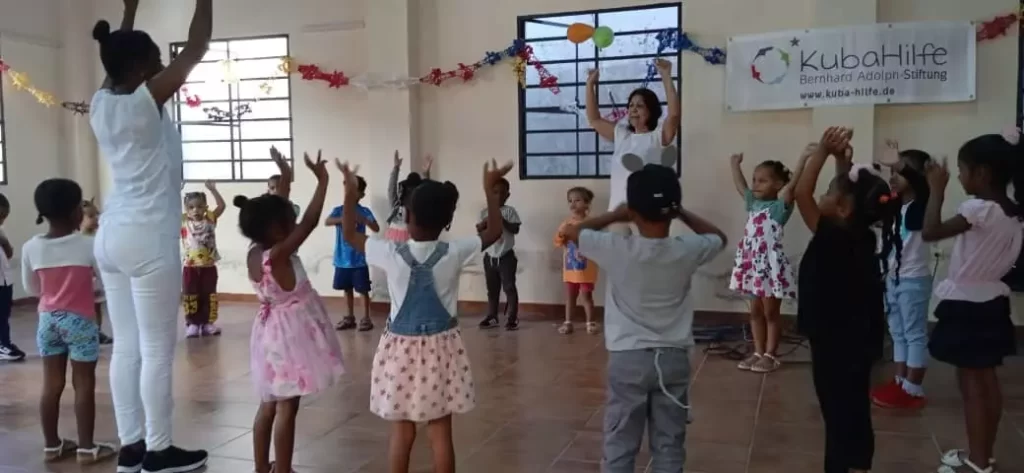 2 CH Celebran aniversarios en guarderia Madre Dolores M