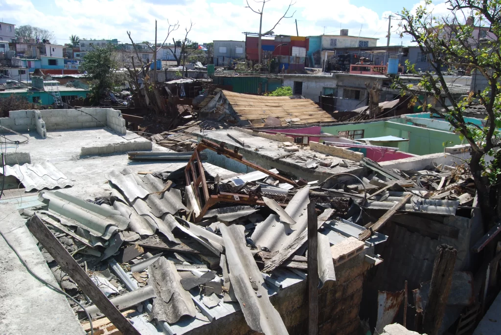 Cáritas Habana responde al tornado/ Cáritas Habana tiende su mano 1 1 convert.io 14 1