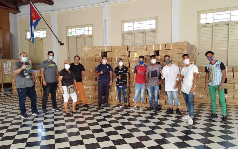 Sillas sanitarias, andadores y mantas; una buena noticia en medio de la cuarentena 2 3donacion santiago cuba caritas sillas sanitarias andadores 2