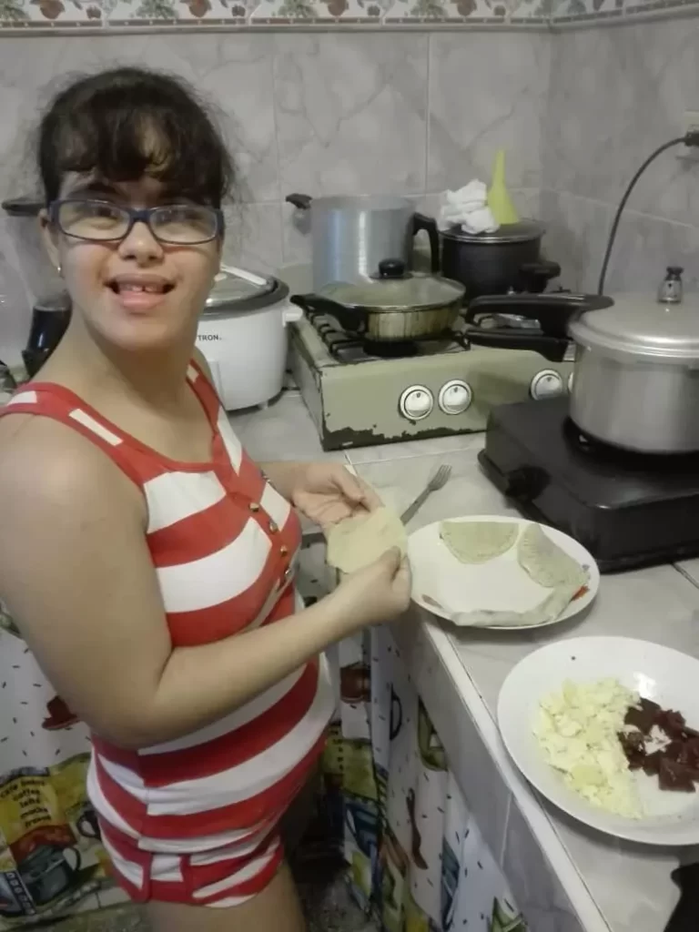 3personas discapacidad familias caritas cuba habana covid19.jpg