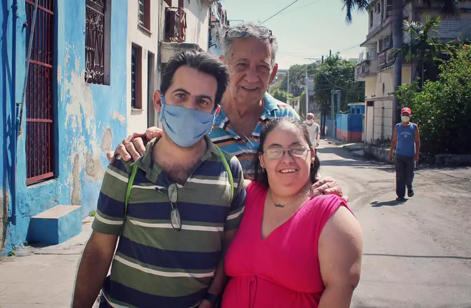 Arlene vela por dos hombres 3 Arlene vela siempre