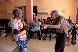 Cómo salir al paso de la soledad de los mayores 1 Caritas cuba como enfrentar soledad personas mayores portada