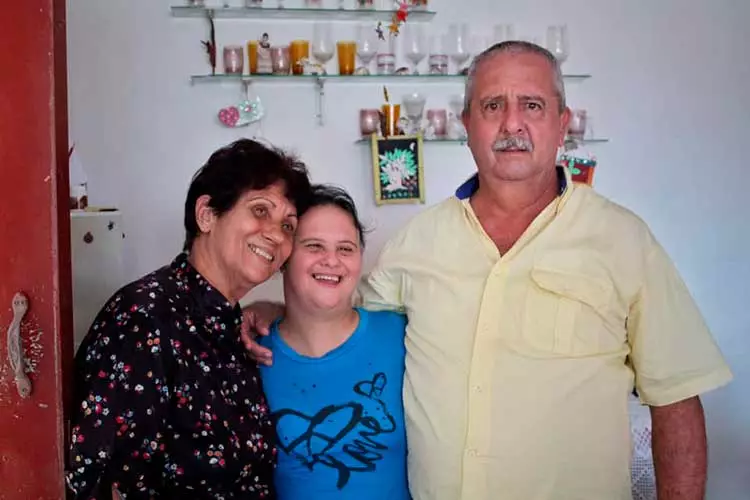 Laritza y el premio de vivir 2 laritza familia beneficiaria caritas habana entrevista insercion laboral sindrome down