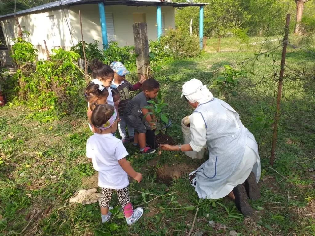 Cáritas Habana sensibiliza sobre la necesidad del cuidado de la casa común 2 AnyConv.com 2 Caritas Habana cuidado de la casa comun