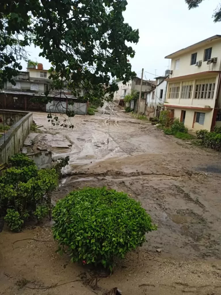 AnyConv.com Historias desde whatsapp 14