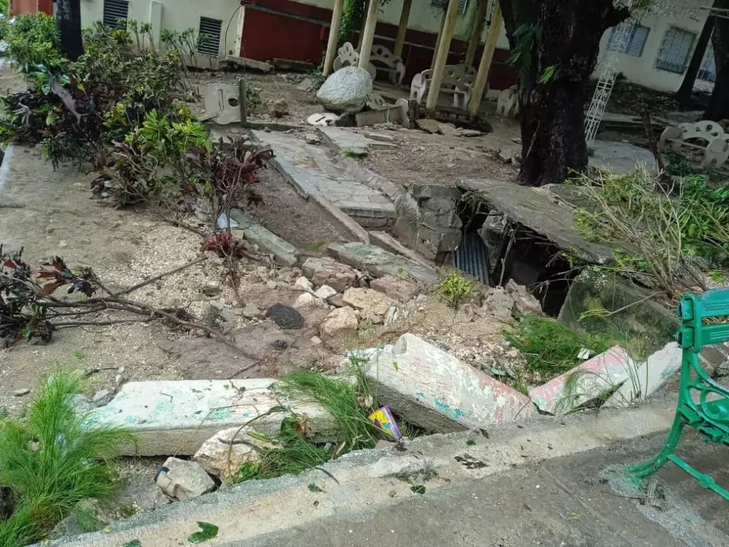 AnyConv.com Historias desde whatsapp 15