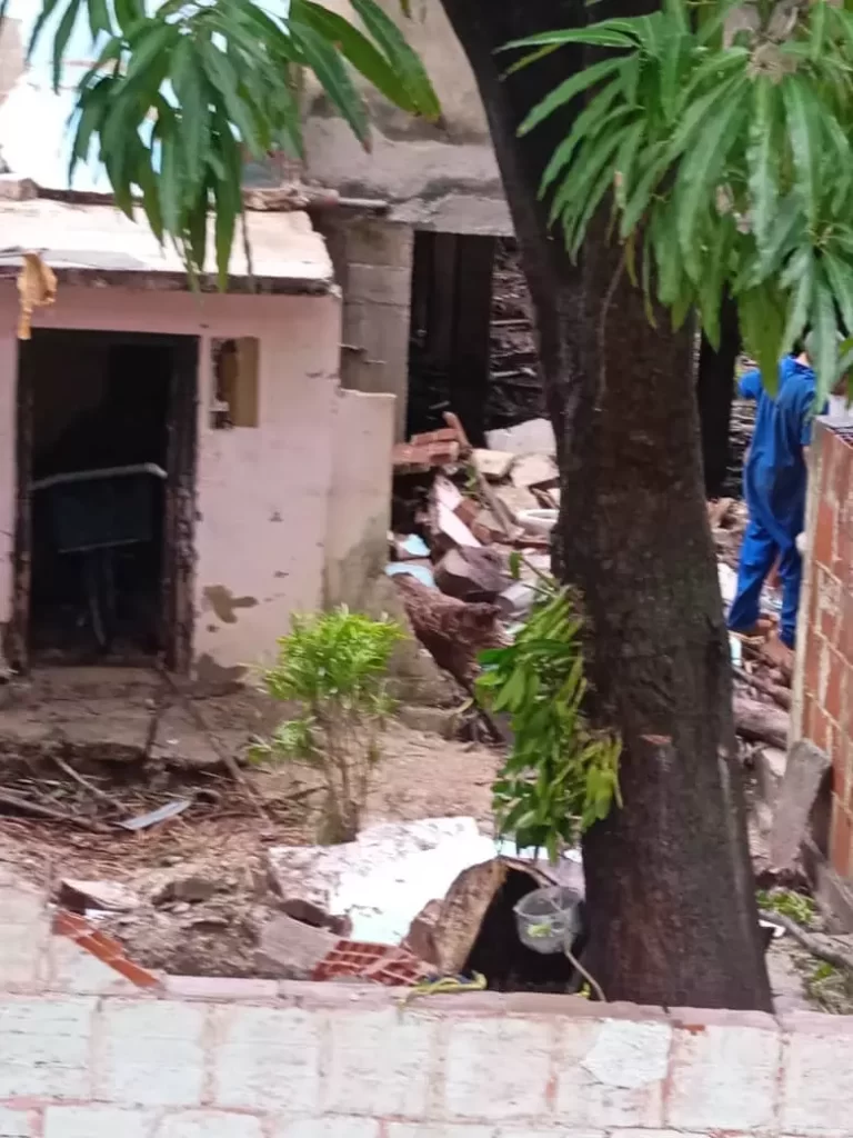 AnyConv.com Historias desde whatsapp 16