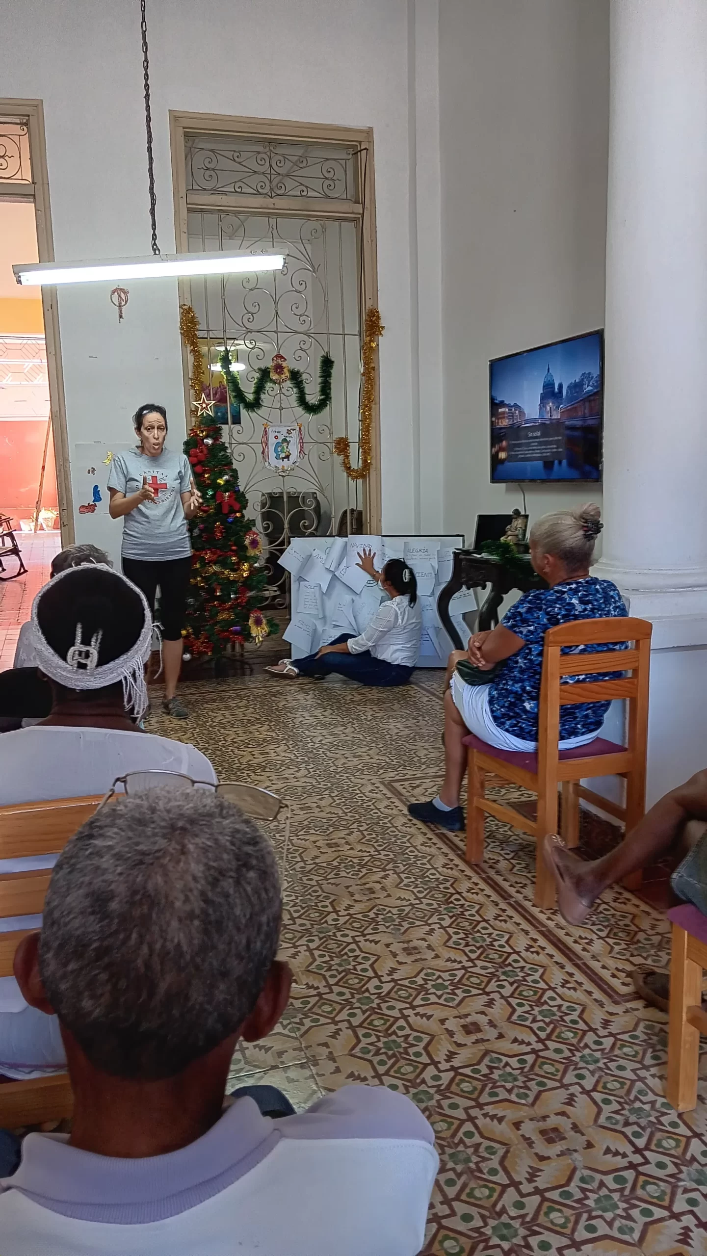 La constancia del voluntariado en los comedores de Cáritas 1 20231205 121547 scaled