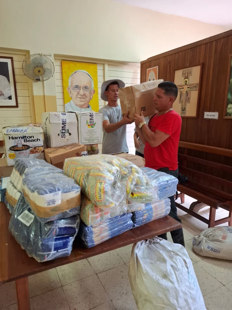 Entrega recursos a Parroquia Nuestra Senora de la Asuncion 2