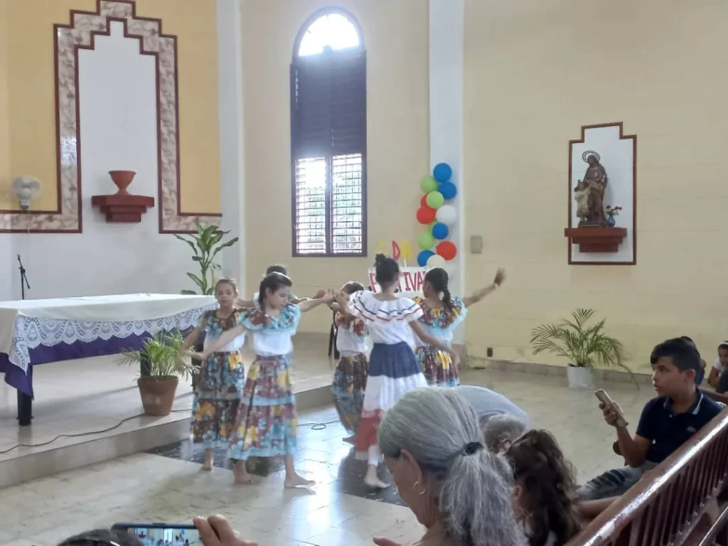 Celebrando la Alegría: Festival de Fin de Año en Holguín Promueve la Creatividad y la Solidaridad 17 IMG 20241209 WA0008