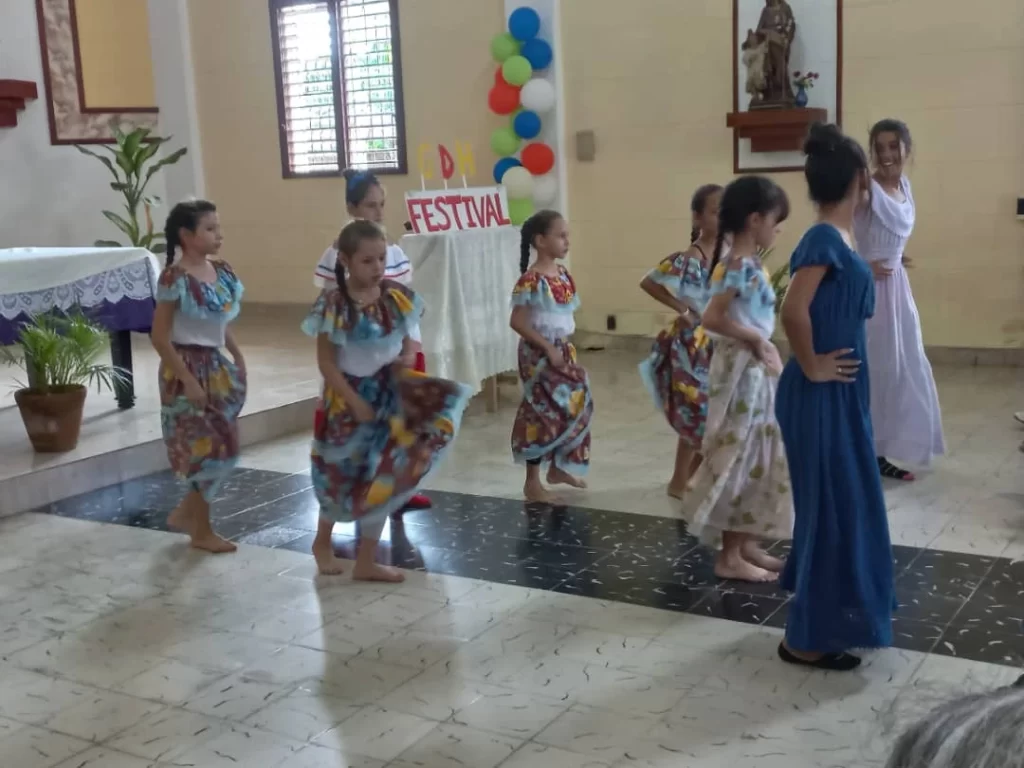 Celebrando la Alegría: Festival de Fin de Año en Holguín Promueve la Creatividad y la Solidaridad 9 IMG 20241209 WA0028