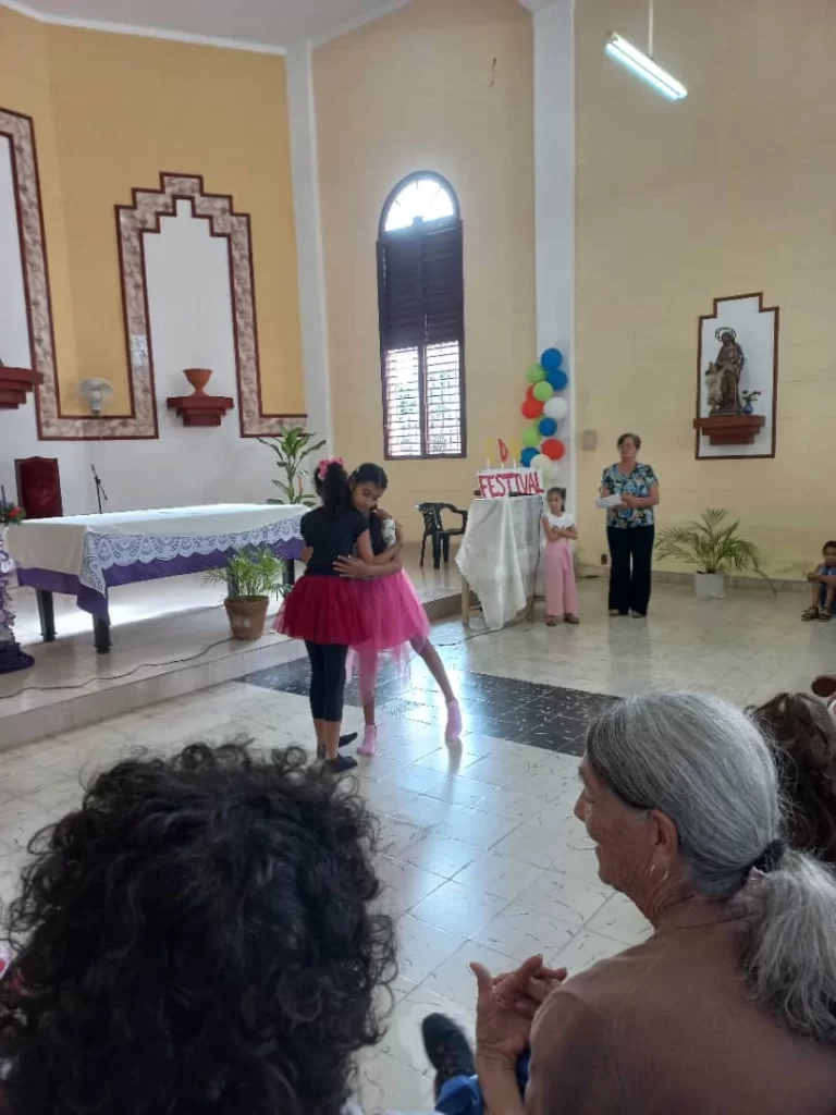 Celebrando la Alegría: Festival de Fin de Año en Holguín Promueve la Creatividad y la Solidaridad 14 IMG 20241209 WA0032