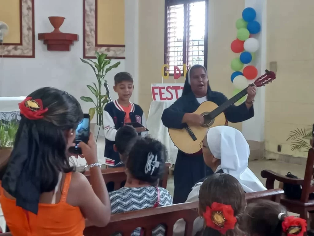 Celebrando la Alegría: Festival de Fin de Año en Holguín Promueve la Creatividad y la Solidaridad 4 IMG 20241209 WA0034