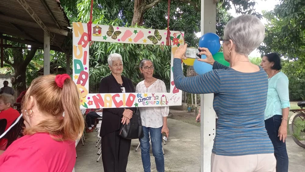 CELEBRAN EN LAS TUNAS ENCUENTRO FESTIVO PARA PERSONAS MAYORES A LAS PUERTAS DE LA NAVIDAD 16 IMG 20241220 WA0050
