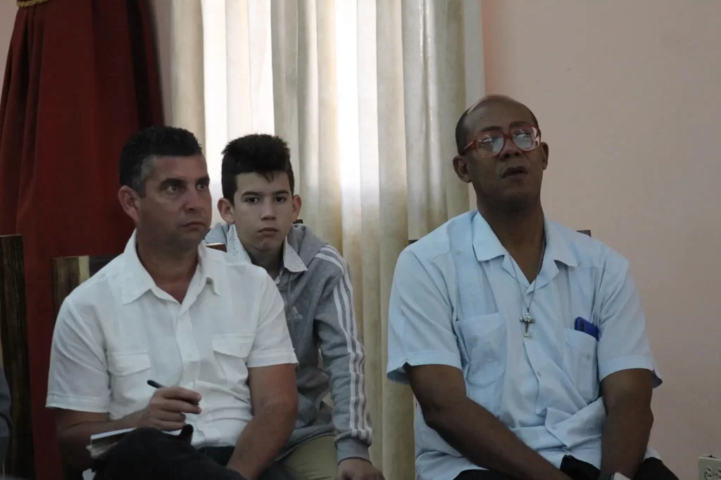 Colaboración, un paso vital ante las emergencias 10 COLABORACION UN PASO VITAL ANTE LAS EMERGENCIAS 4