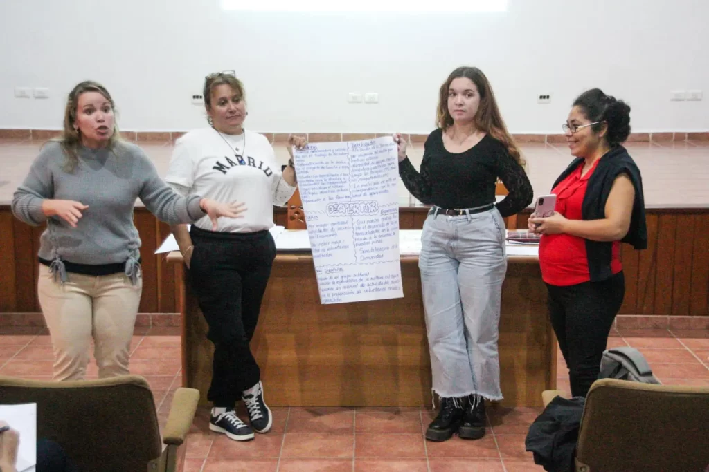 Encuentro de Formación e Intercambio del Programa Aprendiendo a crecer 4 Encuentro de formacion e intercambio del programa Aprendiendo a crecer1