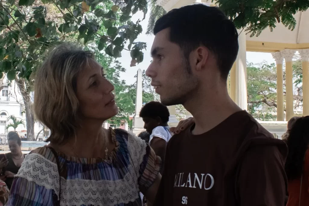 Dylan y Lisy, beneficiarios del Programa Aprendiendo a crecer, de Cáritas Santa Clara
