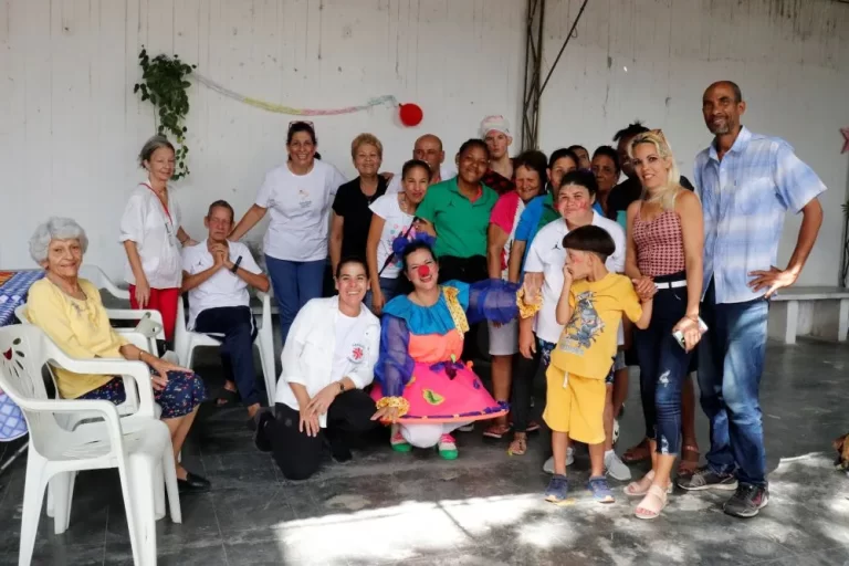 Taller «Amor y Esperanza», junto a sus familias y el equipo diocesano del Programa Aprendiendo a crecer, de Cáritas Cienfuegos