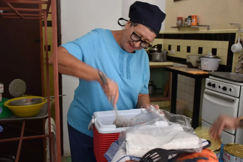 Hilda voluntaria del servicio comedor San Jose Holguin 4