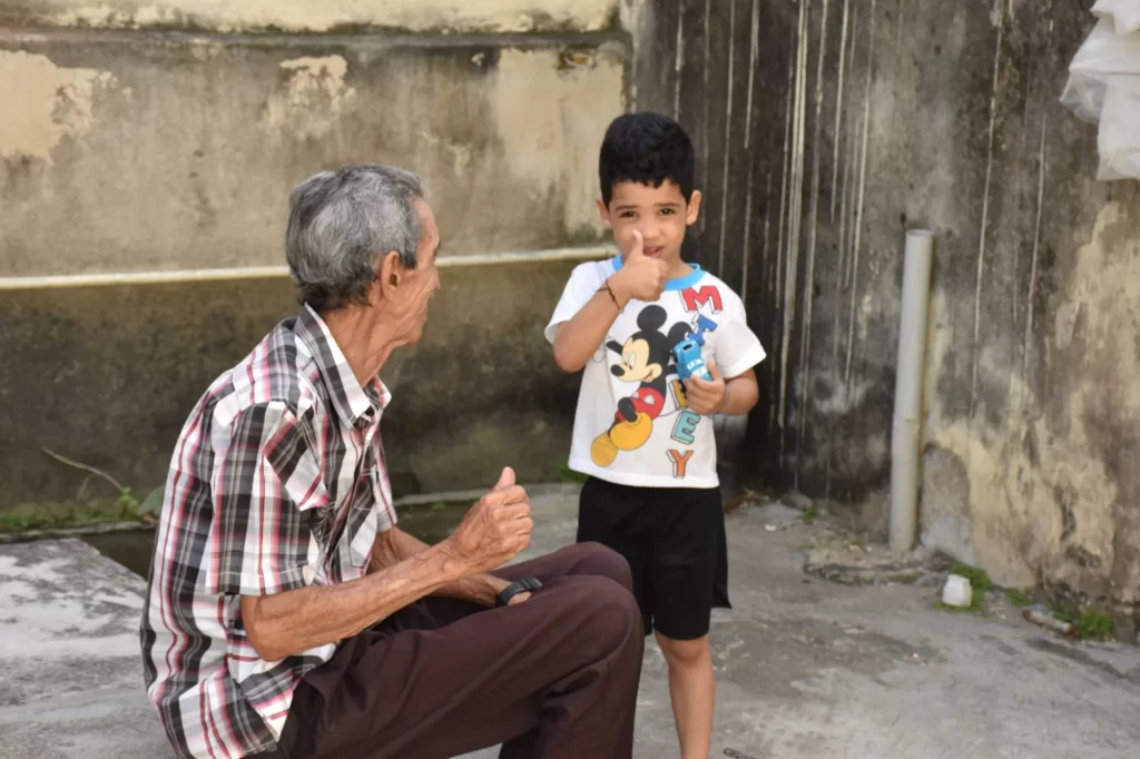 Vecino visitante perenne del servicio 11zon