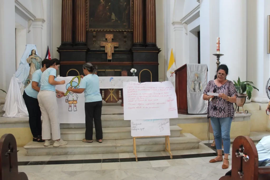 Caritas rostro de misericordia 100