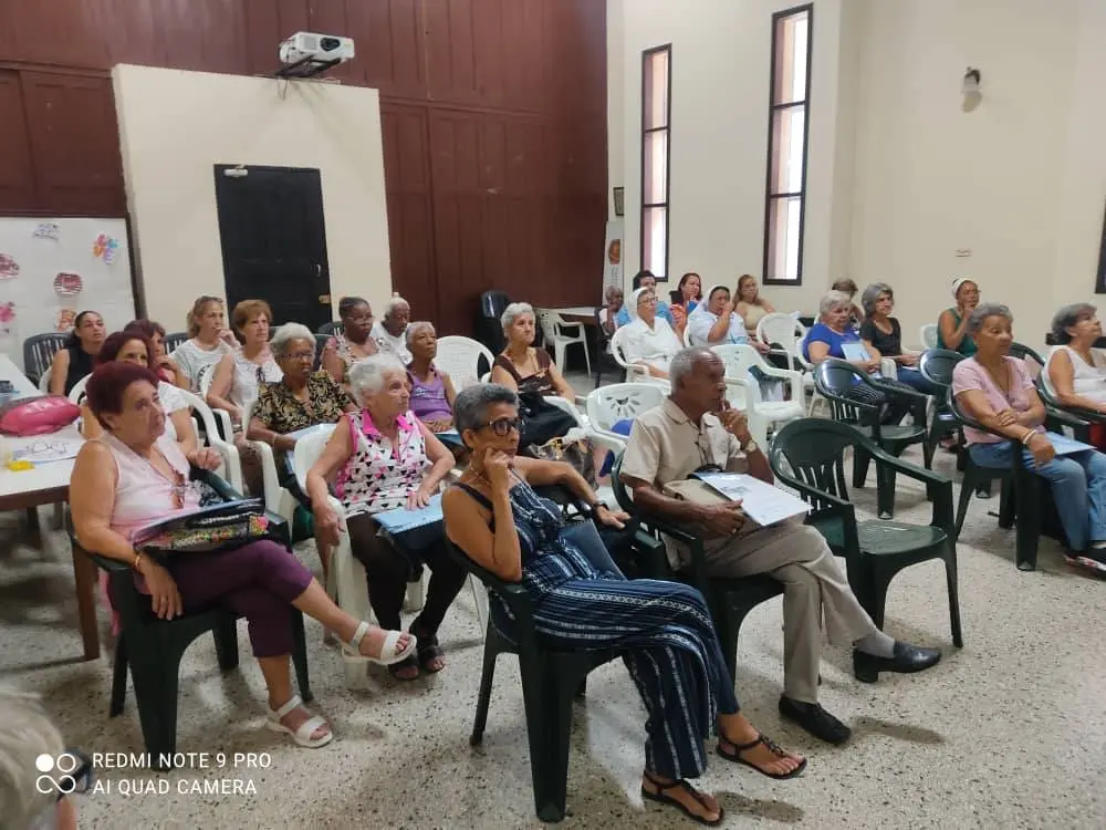 II Taller de Formación del Programa de Personas Mayores: Construyendo redes de apoyo afectivas y efectivas 1 II Taller de Formacion del Programa Personas Mayores 8