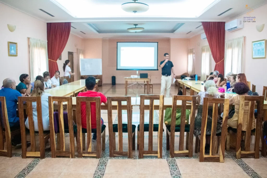 Creciendo juntos: reflexiones y propuestas para fortalecer el programa Aprendiendo a crecer 3 Creciendo juntos programa Aprendiendo a crecer 1