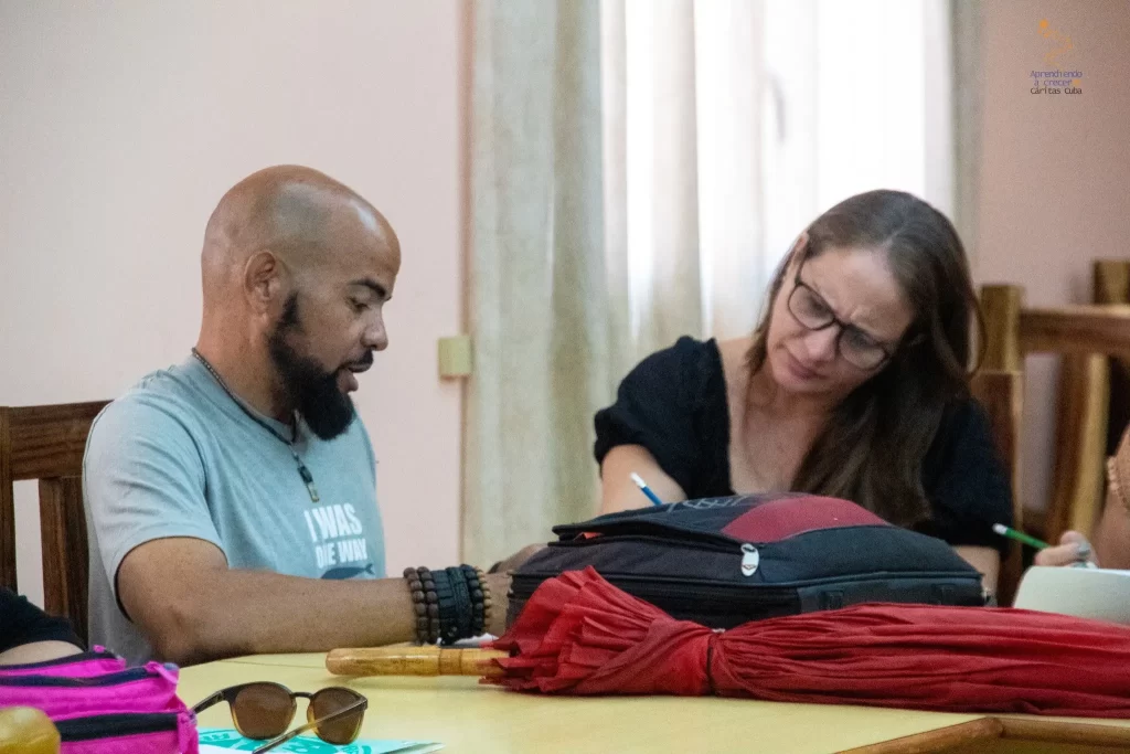 Creciendo juntos: reflexiones y propuestas para fortalecer el programa Aprendiendo a crecer 4 Creciendo juntos programa Aprendiendo a crecer 5