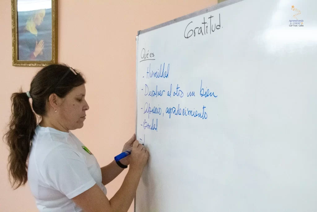 Creciendo juntos: reflexiones y propuestas para fortalecer el programa Aprendiendo a crecer 5 Creciendo juntos programa Aprendiendo a crecer 6