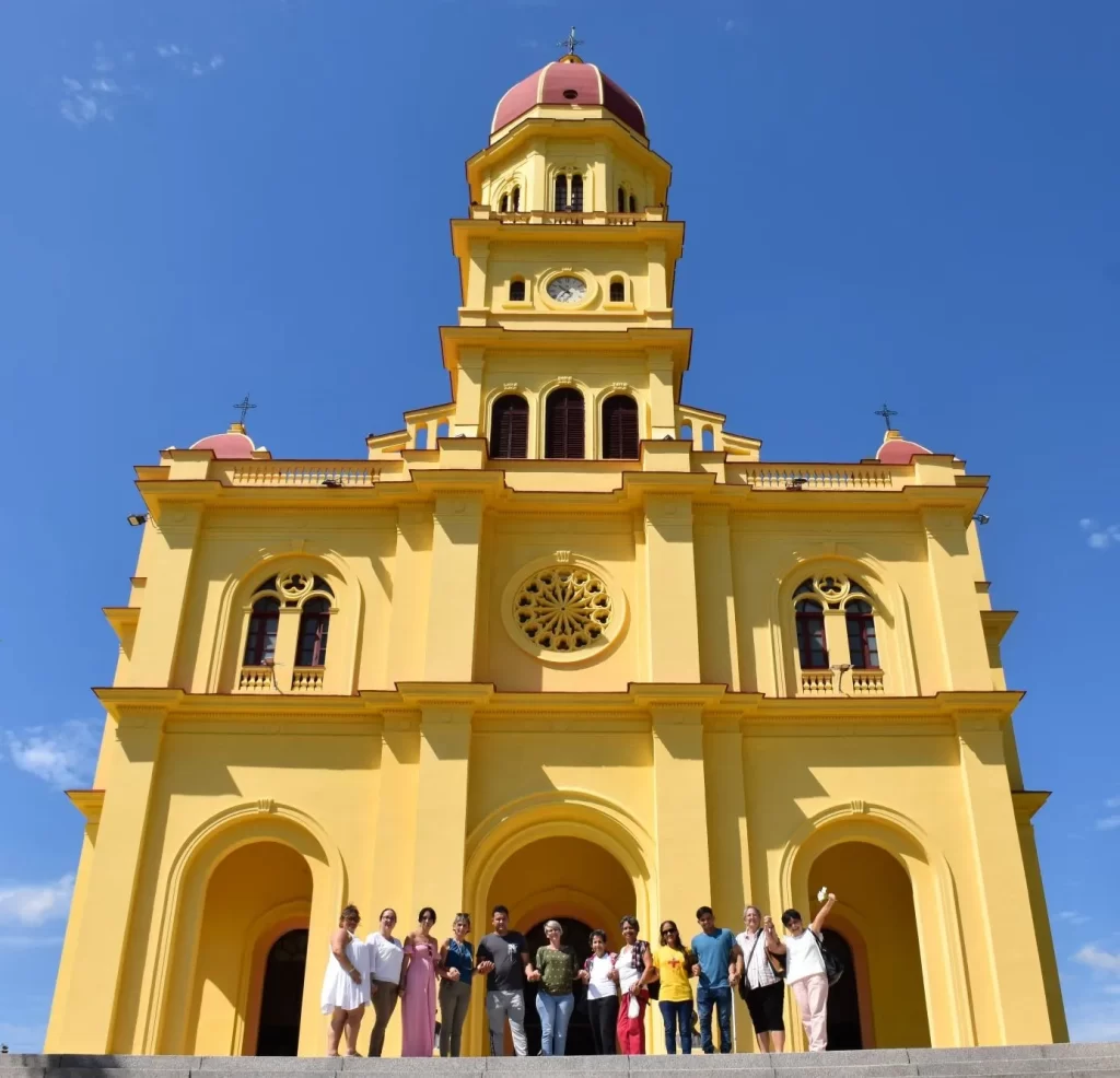 Con María de la Caridad, rezamos por Cuba 3 Equipo Caritas Gtmo Bcoa 2