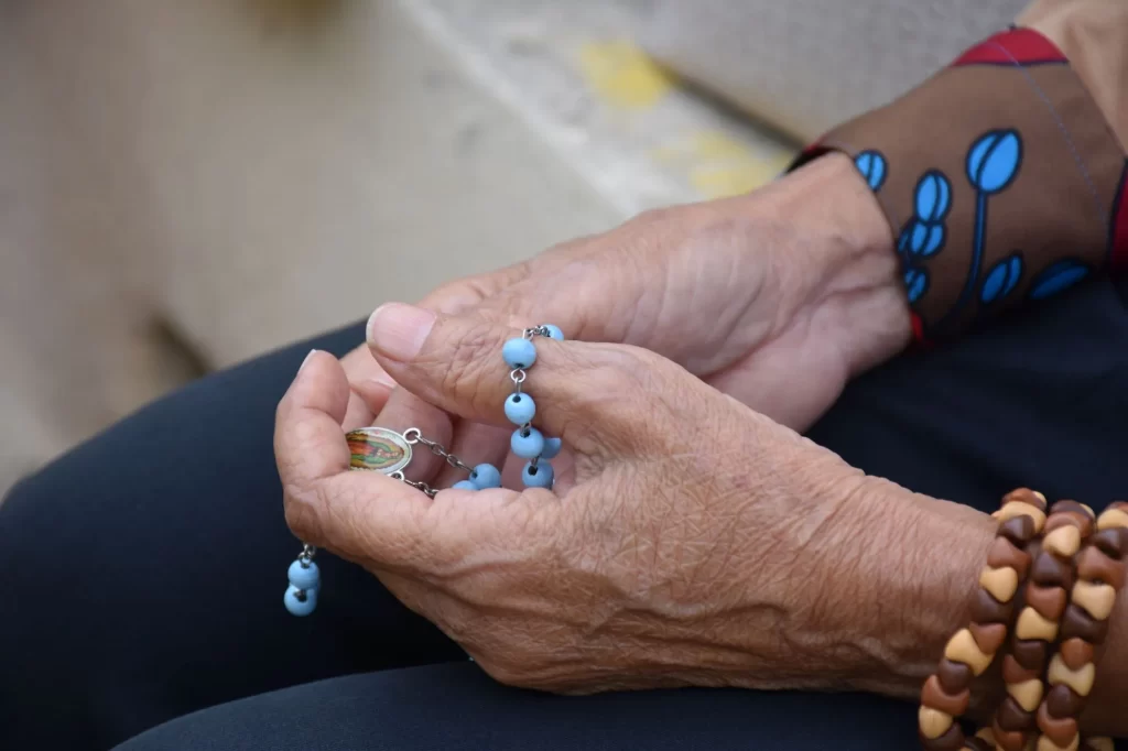 Con María de la Caridad, rezamos por Cuba 2 Santo rosario 11zon