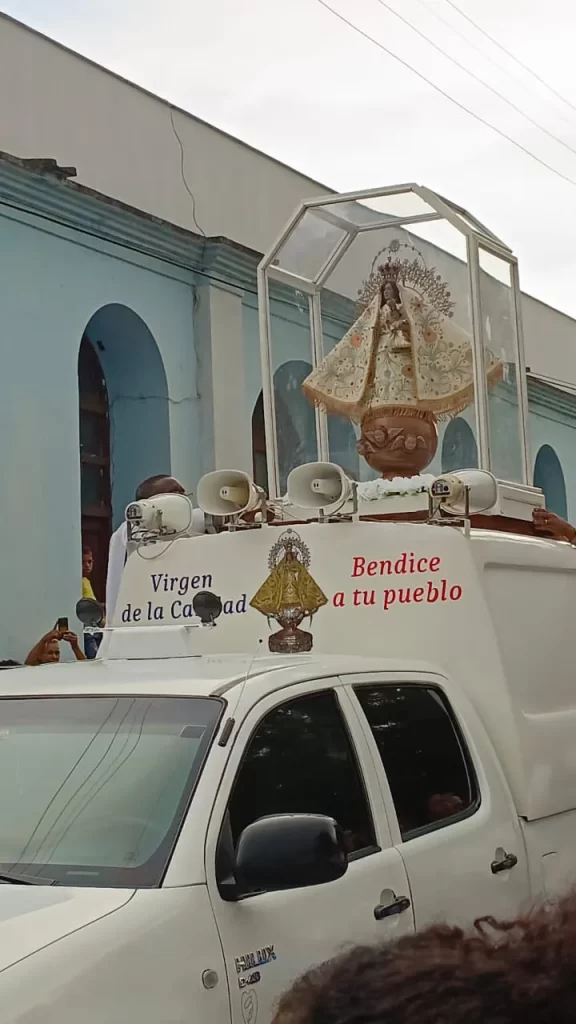 Santuario procesion3