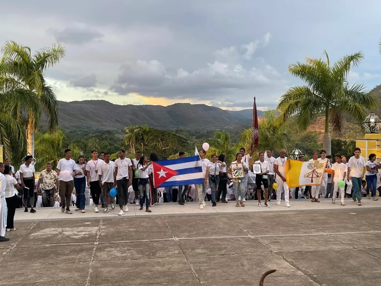 Procesión en la Basílica Santuario Nacional de Nuestra Señora de la Caridad del Cobre