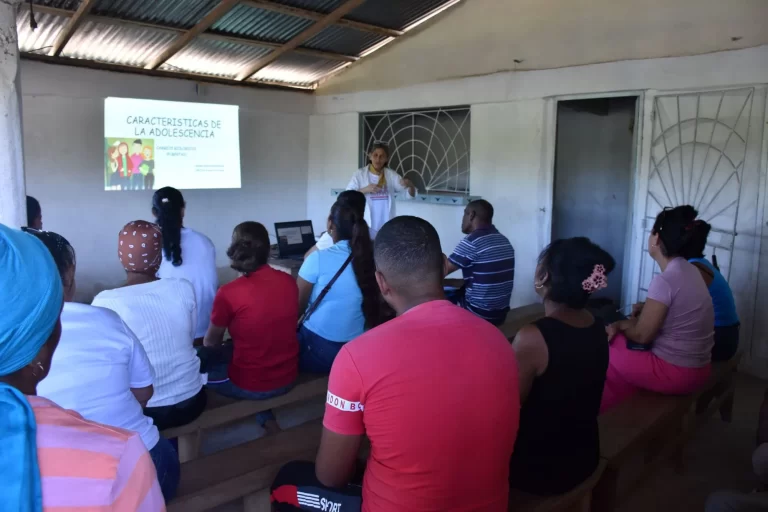 Reflexionar en torno a la adolescencia para acompañar y guiar mejor a los familiares y estudiantes que viven esa etapa de vida.