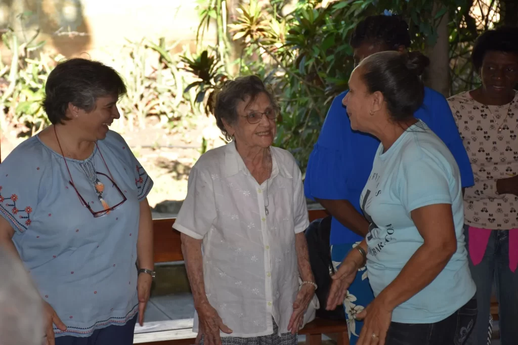 Betty formadora de PPM junto a Marina y Hermana Claretiana de visita
