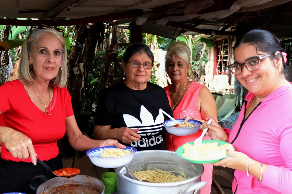 La Navidad une a familias en Morón a través del programa "Aprendiendo a crecer" 5 IMG 20251223 205448