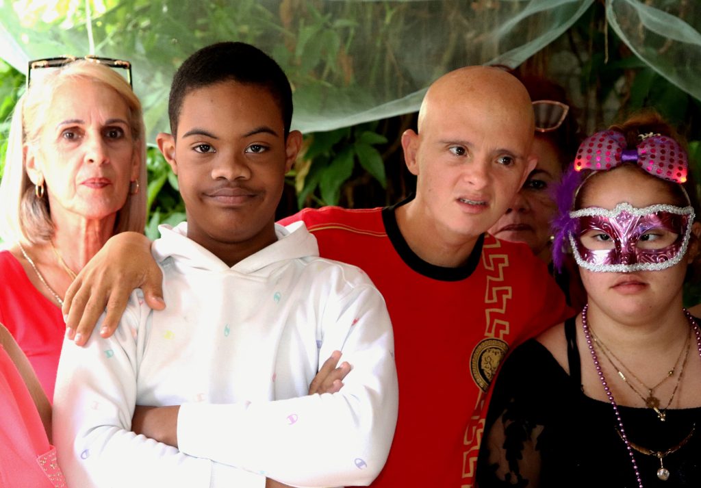 La Navidad une a familias en Morón a través del programa "Aprendiendo a crecer" 16 IMG 20251223 210507