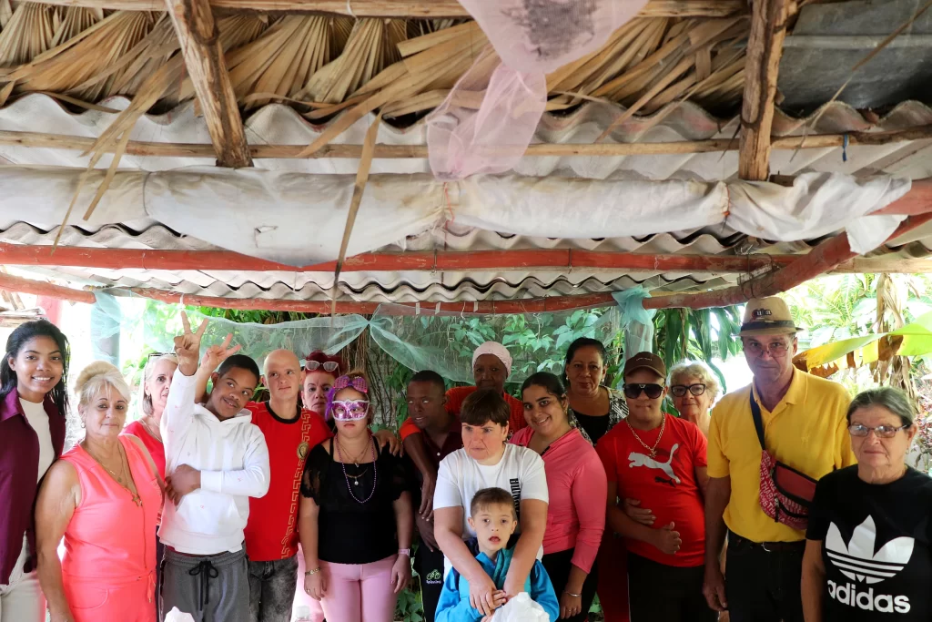 La Navidad une a familias en Morón a través del programa "Aprendiendo a crecer" 1 IMG 20251223 210621