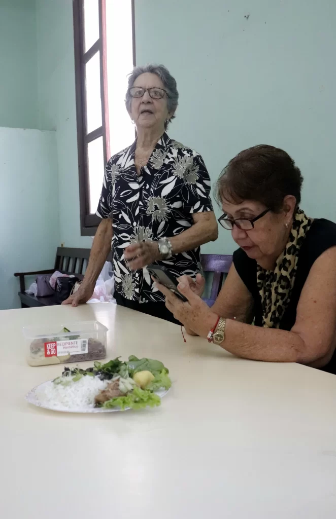 Taller del Programa de Personas Mayores en Cáritas Camagüey 8 MG 8308