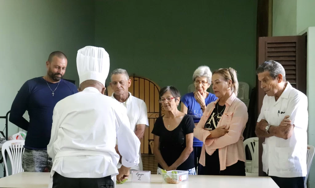 Taller del Programa de Personas Mayores en Cáritas Camagüey 9 MG 8323