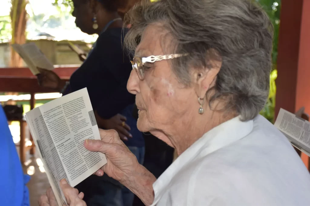 Marina voluntaria de comedor Santa Teresa hace mas de 30 anos