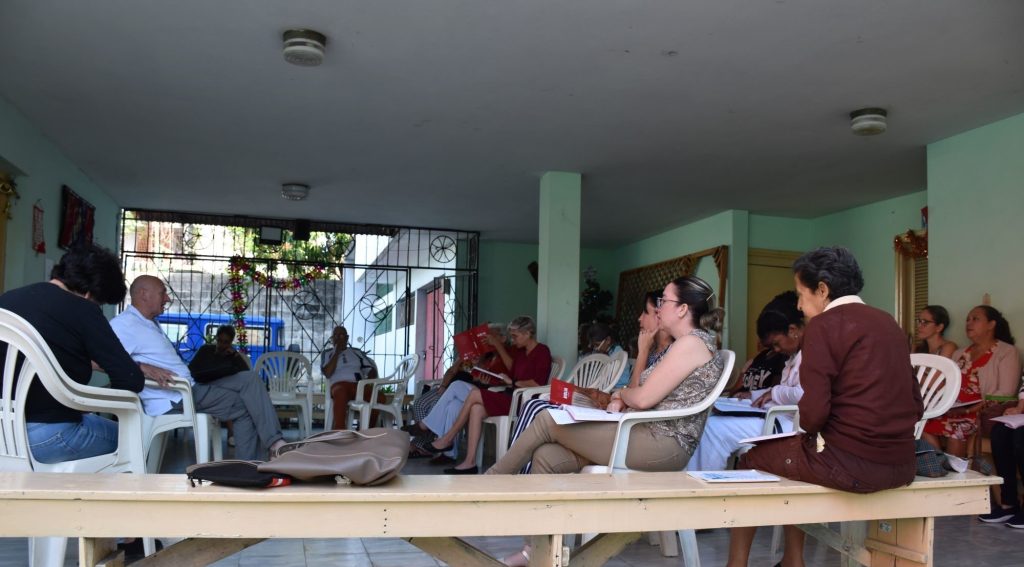 Padre Jesus MAria acompana retiro espitirual