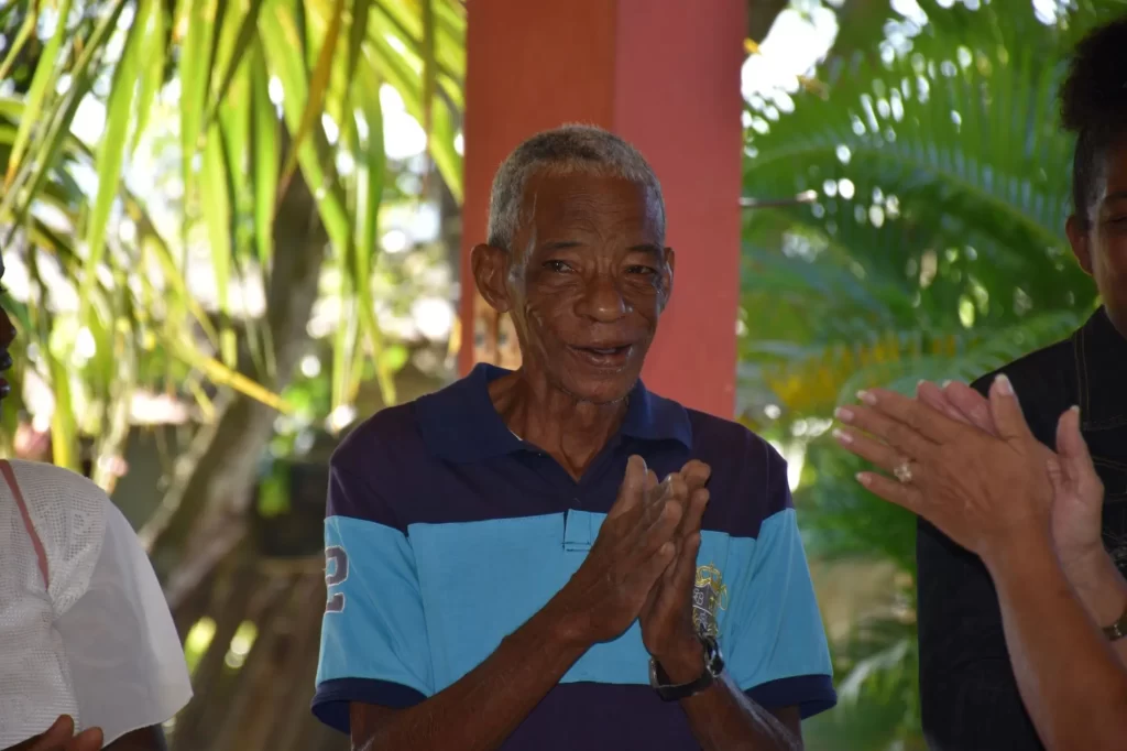 Pedro voluntario del comedor de Tiguabos