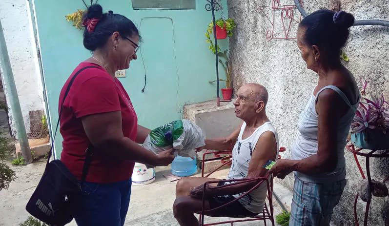 Cuidar a otros con amor: pasos de vida de Idania en el Programa de Personas Mayores