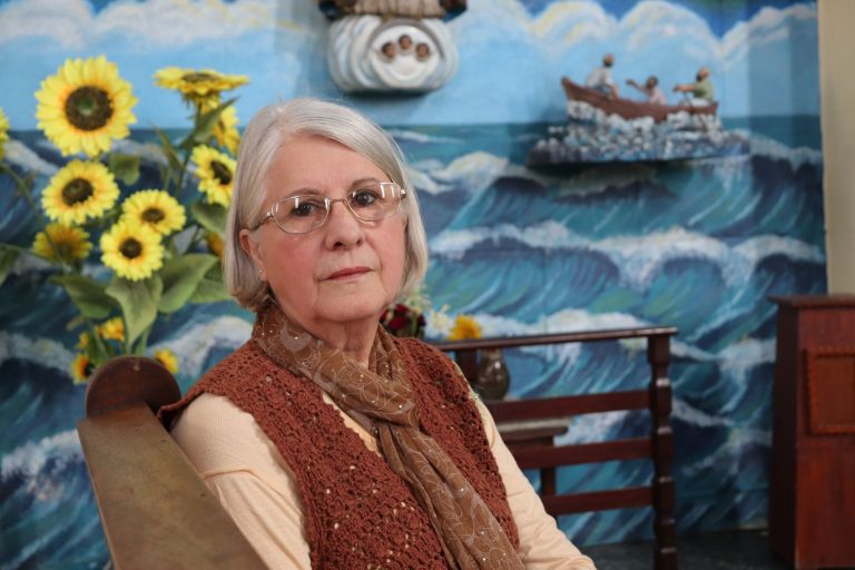 Ser «pan de vida» para los enfermos: la paz de Fefita 2 «Vivo contenta de realizar este servicio y lo hago con alegría, porque llevo esperanza y buenas nuevas a enfermos que alguna vez asistieron a misa y formaron parte de nuestra comunidad» Expresa Fefita, voluntaria del Programa de Personas Mayores (PPM), de Cáritas Cienfuegos.