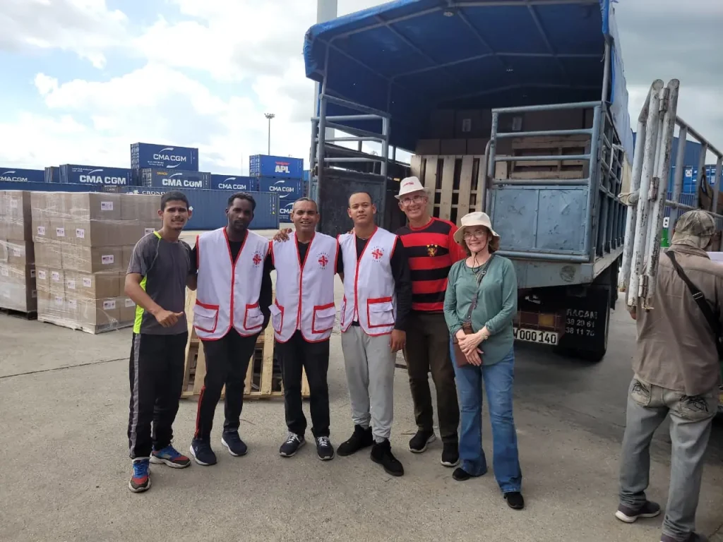 Concluye extraccion de cinco contenedores en el puerto de Santiago 3