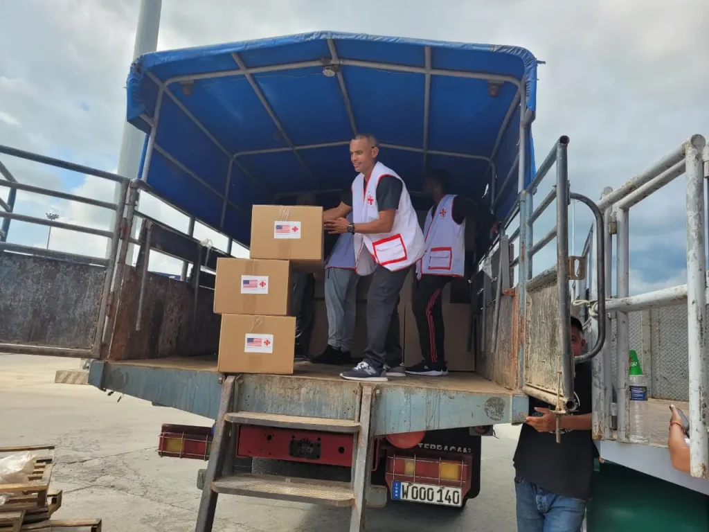 Concluye extraccion de cinco contenedores en el puerto de Santiago 6