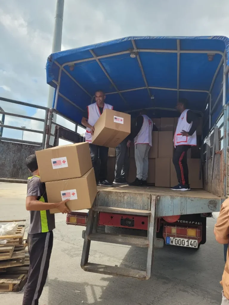 Concluye extraccion de cinco contenedores en el puerto de Santiago 7