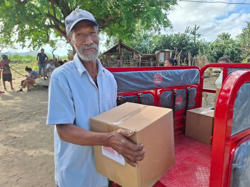 Entregas de donativo en Maquey 7 11zon